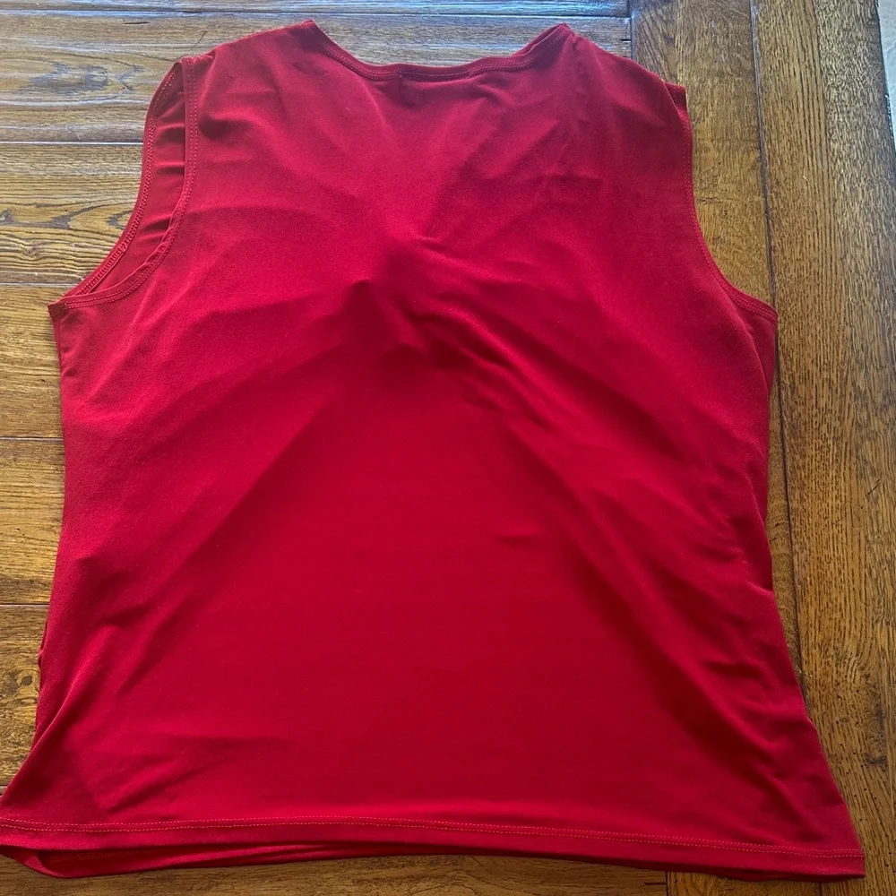 Elegant Red Sleeveless Top with Ring Detail - Picture 2 of 6